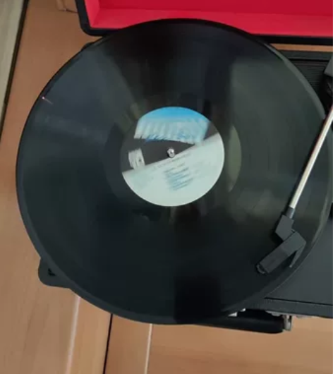 东方好莱坞明星舞会，封面碟片9品以上，A面...