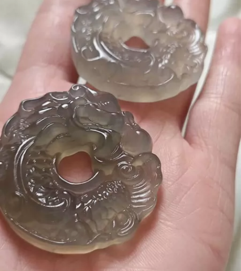 退坑出岫玉吊坠灰冰水墨渐变纯黑糯糯油翠冰透...