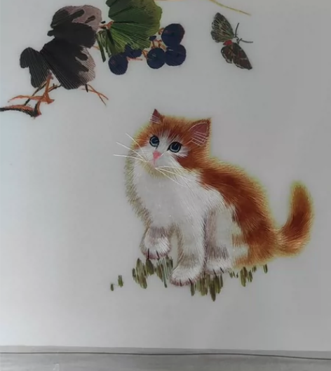小猫戏蝶，栩栩如生装饰画（苏绣） 感兴趣的...