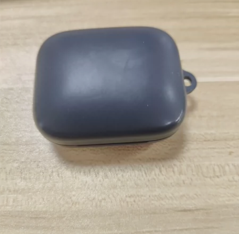 一加耳机，自己用的准备换新的，左耳有续航有...