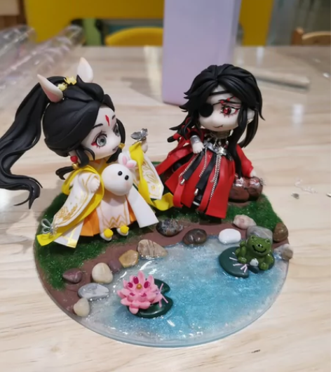 天官赐福粘土手办现货，花城和谢怜可以拿下来...