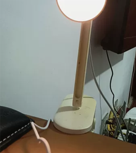 小台灯8元，多个档位可调节，可亮光可柔光，...