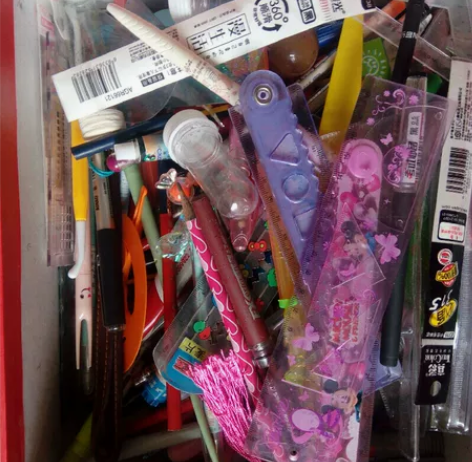 孩子买了太多的文具笔三角板，品相都很好，扔...