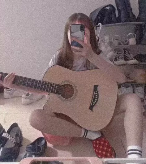 原价2300多的几乎全新吉他便宜出了，虽然...