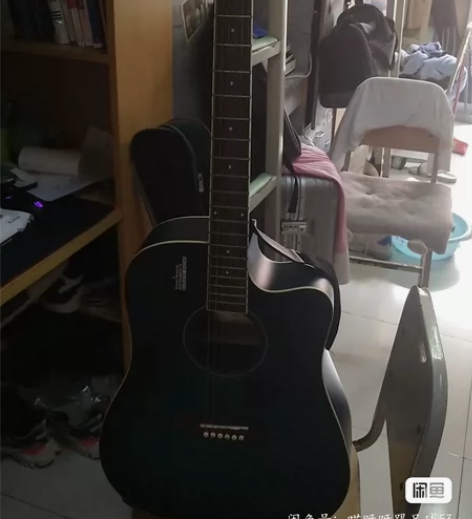 品牌型号 男女通用 吉他 卢森  送琴弦调...