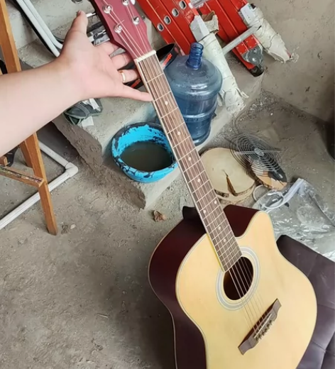 出售曾经我的音乐梦想！  很新的一把吉他，...