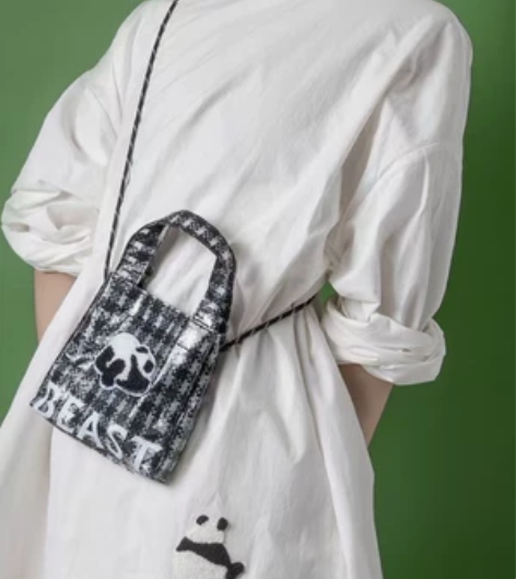 【现货】野兽派黑色mini绣片噗噗包 ?爆...