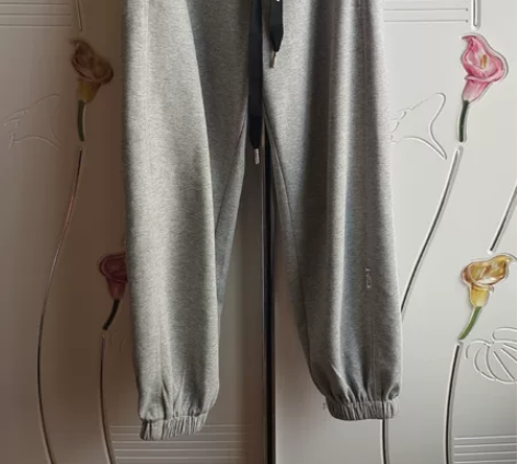 运动裤 s码 点击购买，9成新 感兴趣的话...