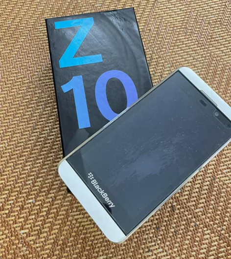 黑莓Z10手机，用于收藏，200包邮出，送...