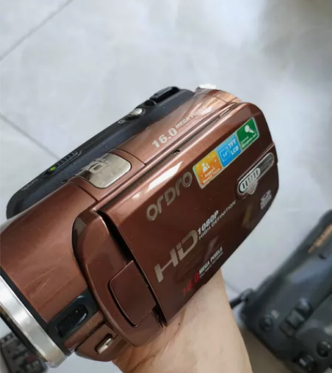 摄像拍照一体，欧达是全新没用过，但是需要配...