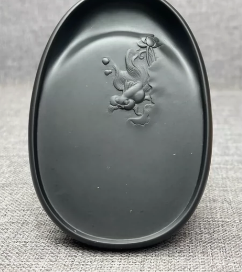 《小金鱼》砚台，镇纸！ 天然原石， 歙砚黑...