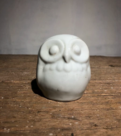 创汇期白瓷猫头鹰 〖介紹〗案台雅玩，非常可...