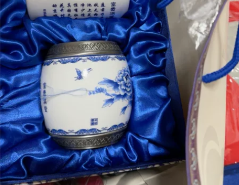 青花瓷笔筒，中式家装摆件，办公室摆件，收藏...