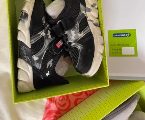 八九成新。男童鞋，很舒服，145cm19码...