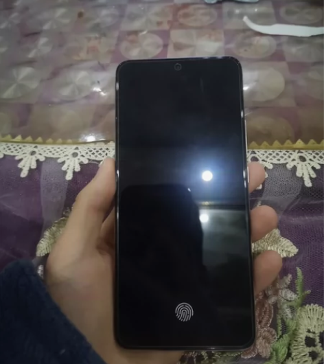 ?红米k60pro下面有一点点磕碰，解了b...