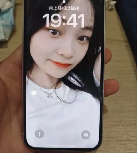 苹果14 256 紫色国行，很靓很新，买来...