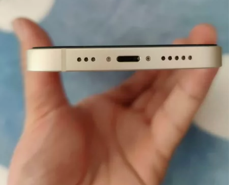 苹果13白色  全原128g的  买来一年...