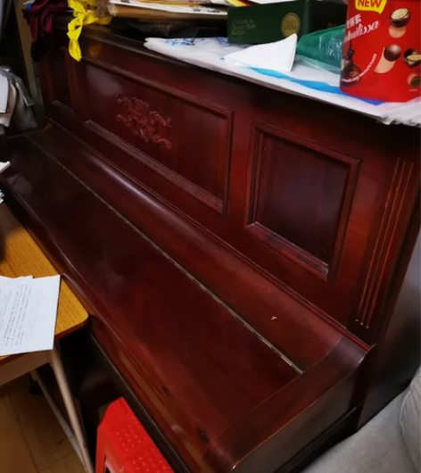出一台韩国进口钢琴,原价九千多,现价500...