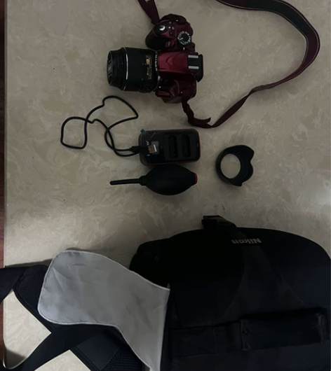 出自用一手尼康D3200单反相机（红色限量...