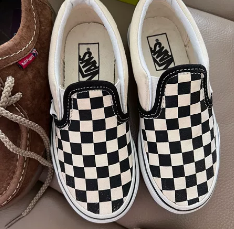 VANS29码，17.5脚長應該能穿 全新...