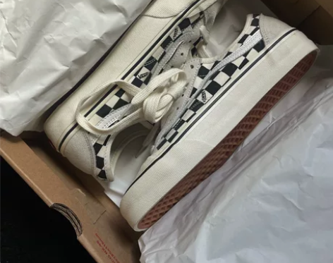 vans棋盘格帆布鞋38码 微瑕 瑕疵如图...