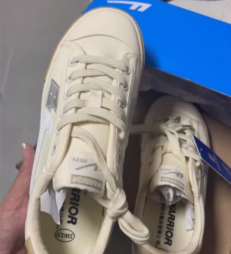 全新飞跃鞋子 女款。全新闲置 37码没有穿...