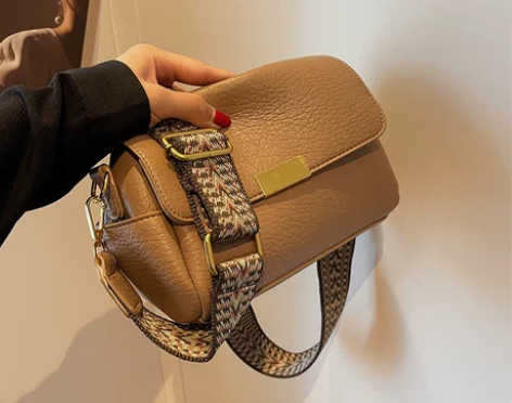 高级感复古小包包女2023新款流行爆款宽肩...