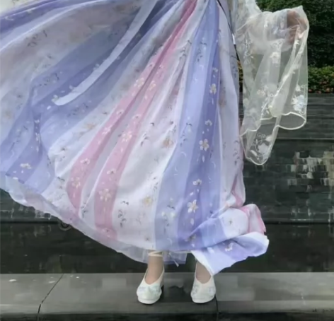 刺绣汉服，女款，没穿过，m码 三件套：外搭...