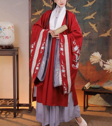 全新汉服 吊牌都没拆 感兴趣的话点“我想要...