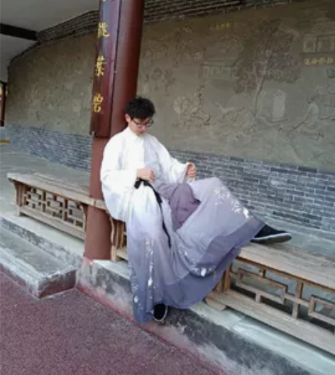 洛苓汉服 感兴趣的话点“我想要”和我私聊吧...