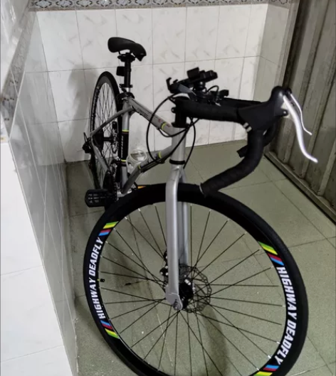 【低价出售】死飞自行车成年人单车公路赛山地...