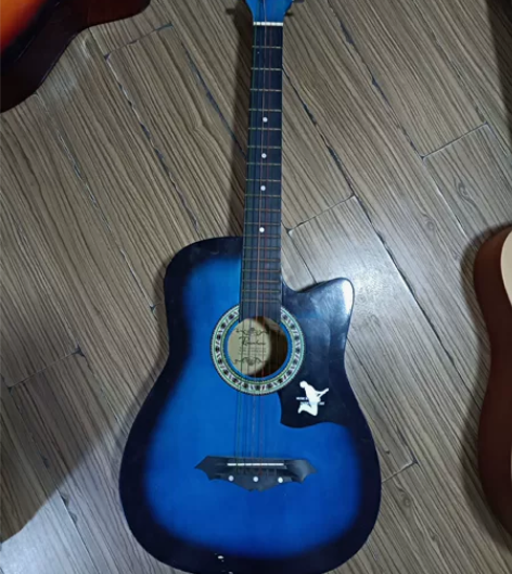 闲置38寸蓝色单板吉他 感觉音色清脆，放家...