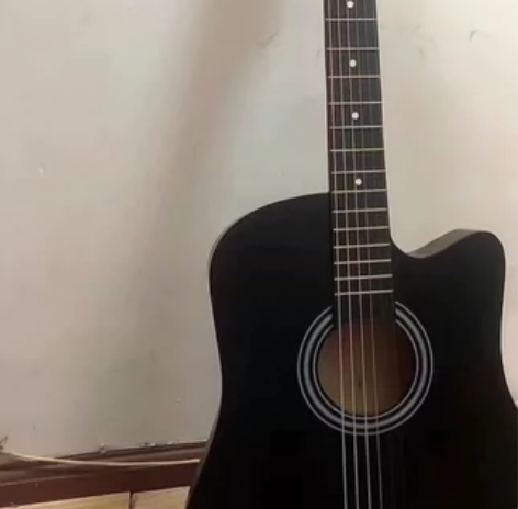 现在毕业了，没心思弹了原价1300买的几乎...