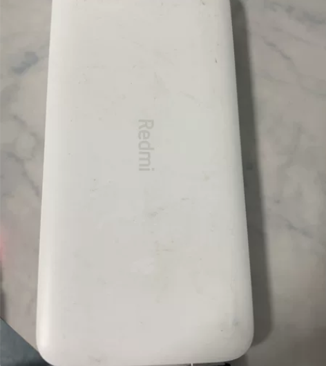 红米充电宝，两年前买的，买了苹果15不太适...