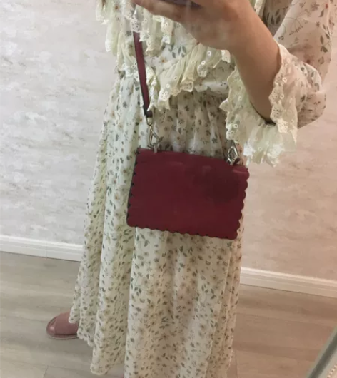 小Ck红色单肩斜挎包，可做婚包，包链处设计...