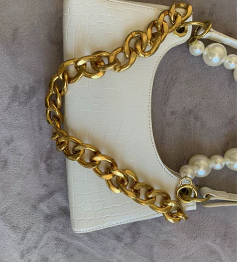 白色小香风单肩包，三种背法，只背过一两次，...