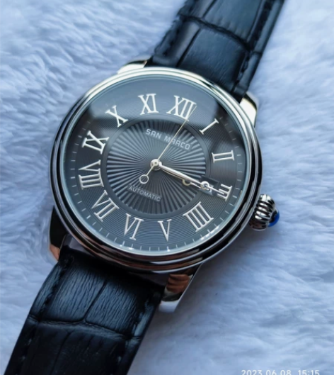 赔钱处理海鸥机芯机械男表，手表品牌是圣马克...