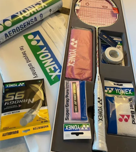 个人闲置 没发票 原价一千多尤尼克斯羽毛球...