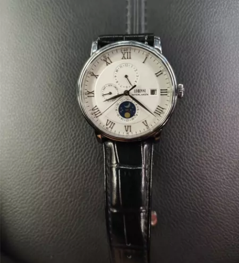 罗宾尼商务手表,八个月,皮手带,不常带,盒...