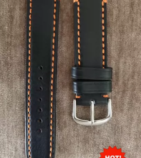 全新手工缝制牛皮黑色表带。皮质非常细腻，撞...