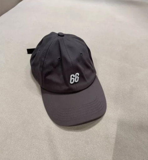 鸭舌帽棒球帽 感兴趣的话点“我想要”和我私...