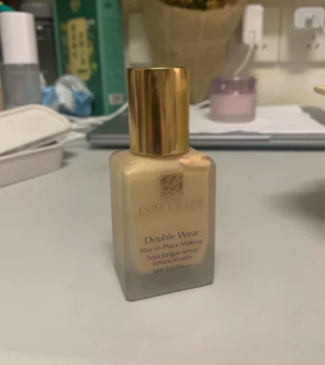 雅诗兰黛粉底液 以前520买的 现在还有四...