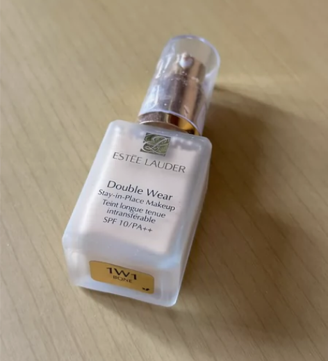 DW雅诗兰黛 粉底液 1W1色号的，买来仅...