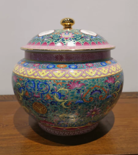 陶瓷艺术精品，清雍正珐琅彩繁华君子罐，知名...