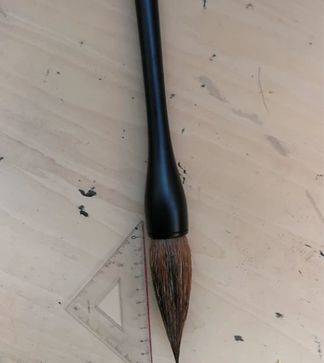 无名大笔 出锋9.5毫径4，损毫较多，聚锋...