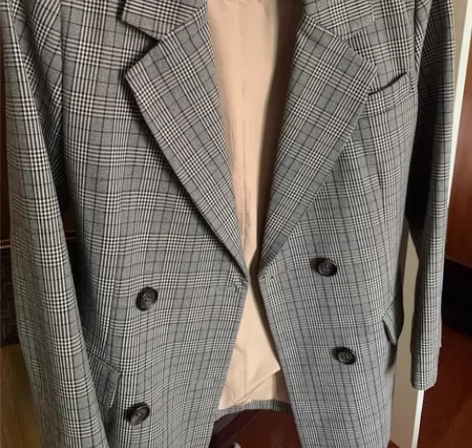 zll西装外套，s码，商场购买，前两年买成...
