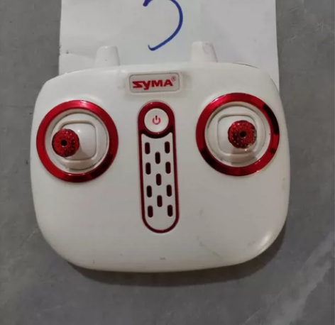 syma遥控器，就是实物图的样子，可以开机...