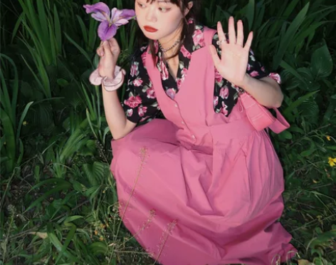 日系复古背带裙女夏季简约v领单排扣连衣裙内...