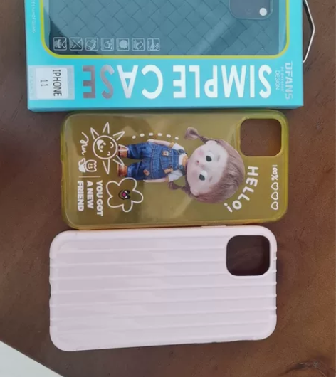 iPhone11手机壳三个,一个全新未拆包...