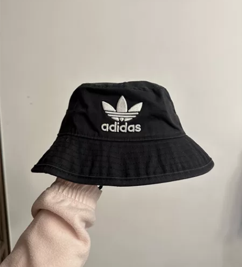 adidas渔夫帽黑色 感兴趣的话点“我想...